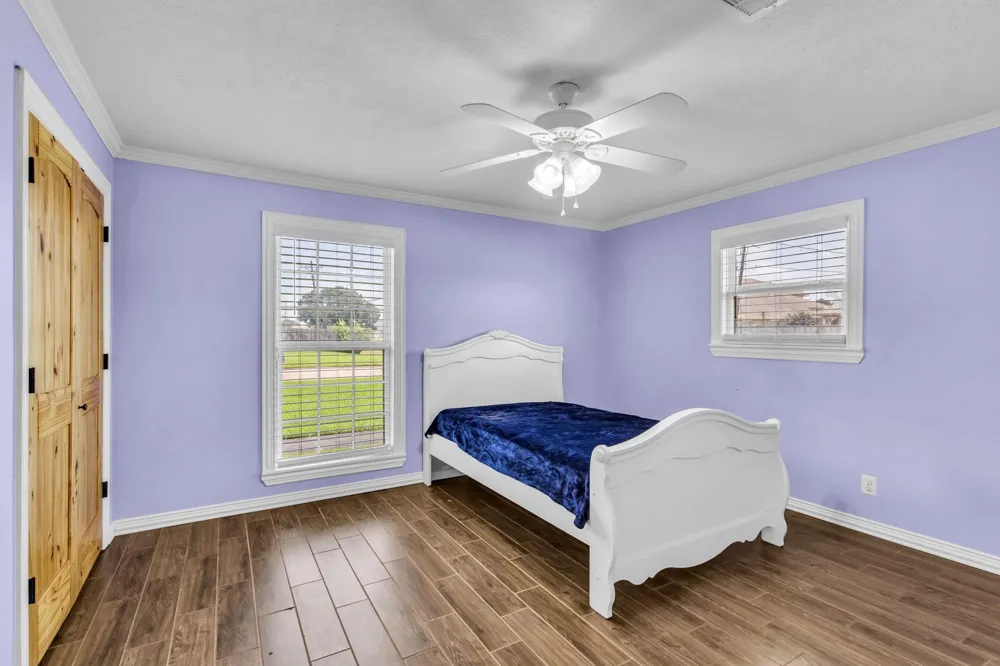 2601 Rose Avenue Groves, TX 77619