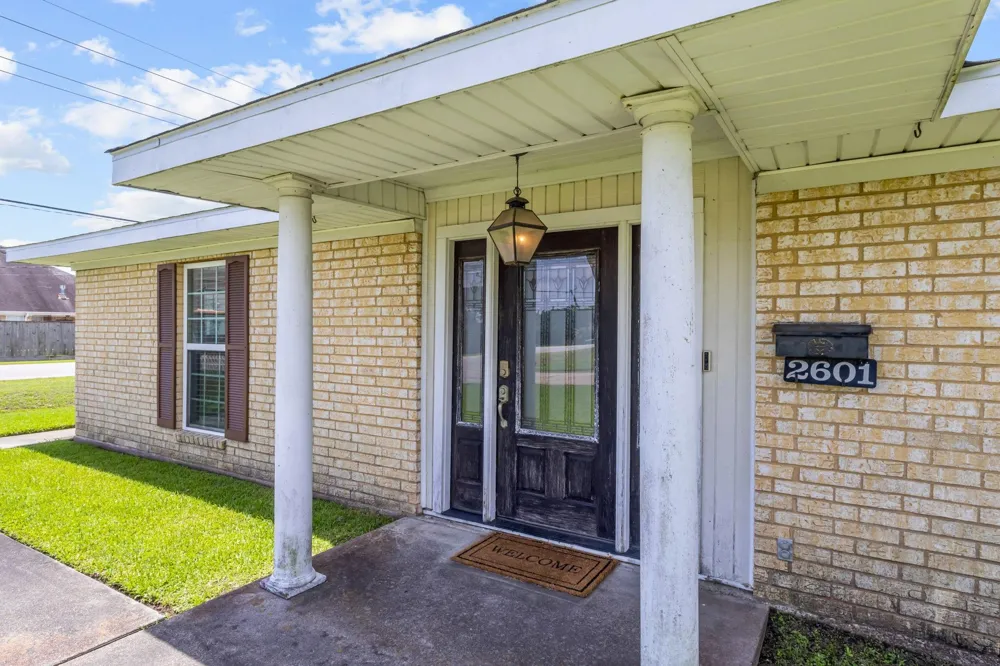 2601 Rose Avenue Groves, TX 77619
