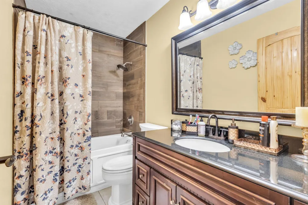 2601 Rose Avenue Groves, TX 77619