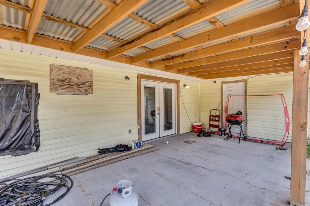 2601 Rose Avenue Groves, TX 77619
