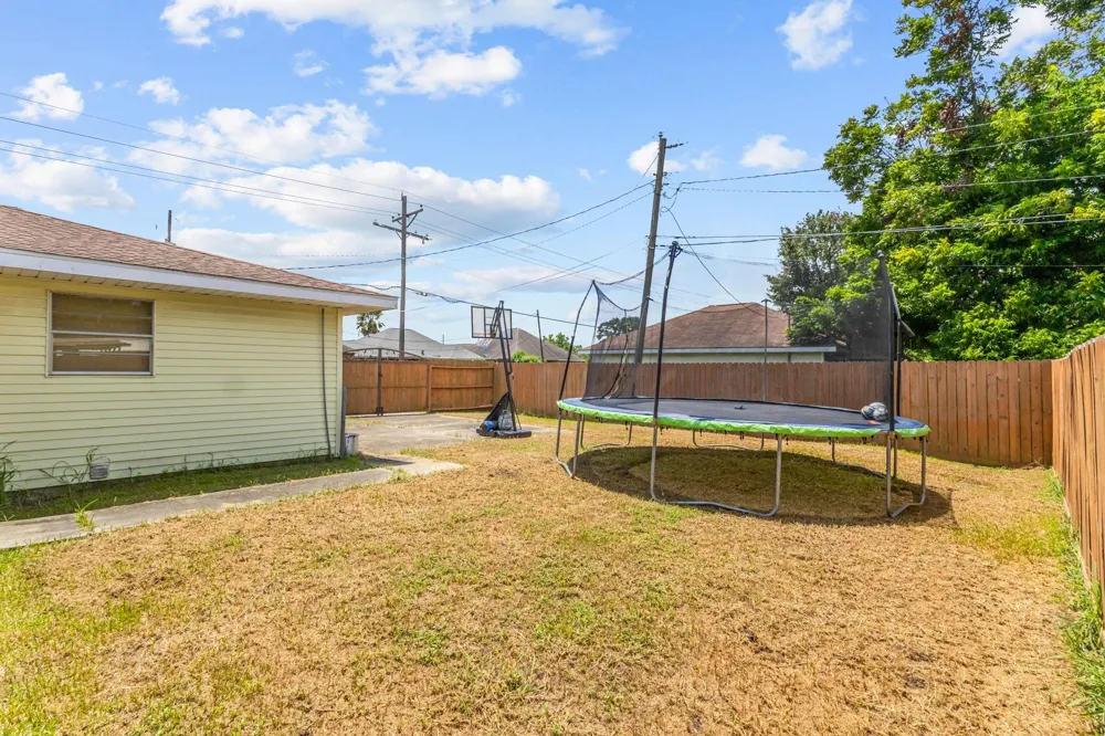 2601 Rose Avenue Groves, TX 77619