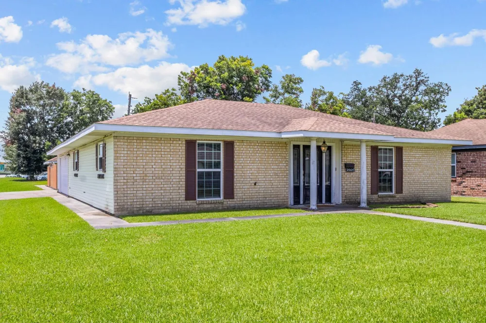 2601 Rose Avenue Groves, TX 77619
