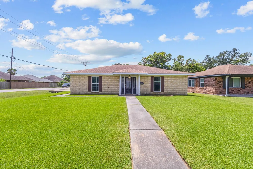 2601 Rose Avenue Groves, TX 77619