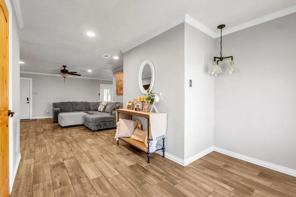 2601 Rose Avenue Groves, TX 77619