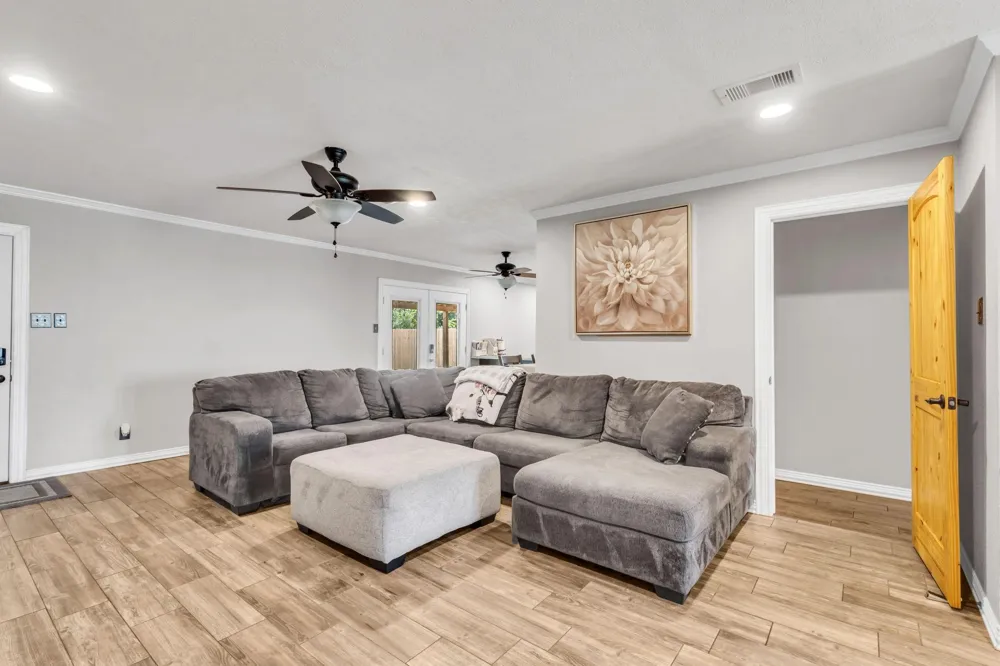 2601 Rose Avenue Groves, TX 77619