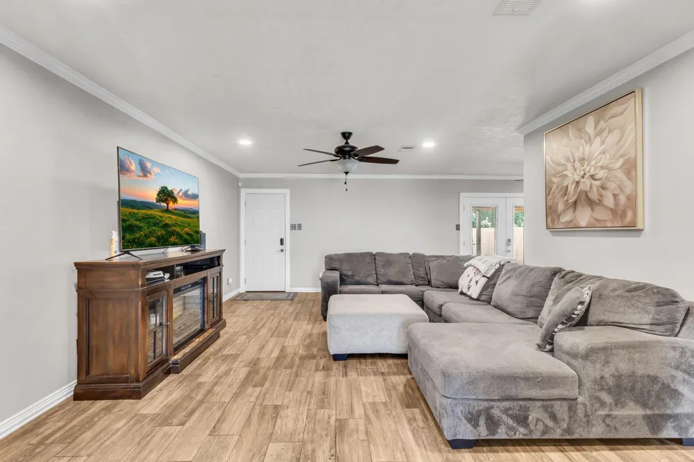 2601 Rose Avenue Groves, TX 77619