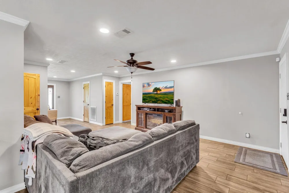 2601 Rose Avenue Groves, TX 77619