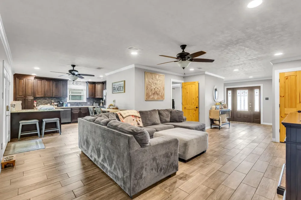 2601 Rose Avenue Groves, TX 77619