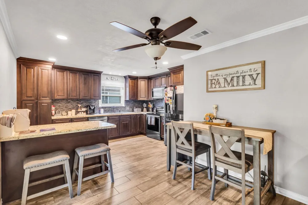 2601 Rose Avenue Groves, TX 77619