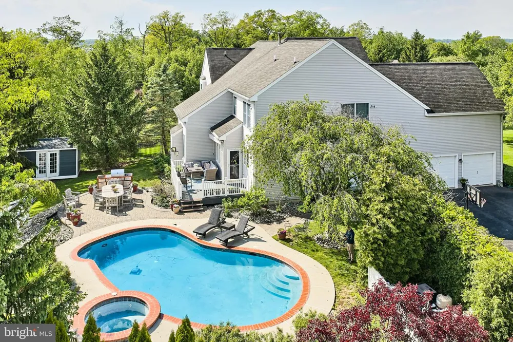 3 WILLIAMSON LANE Lambertville, NJ 08530