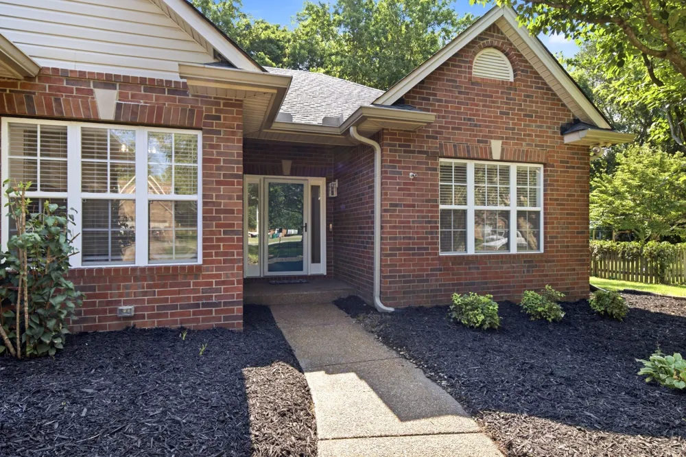 2646 Churchill Dr Thompsons Station, TN 37179