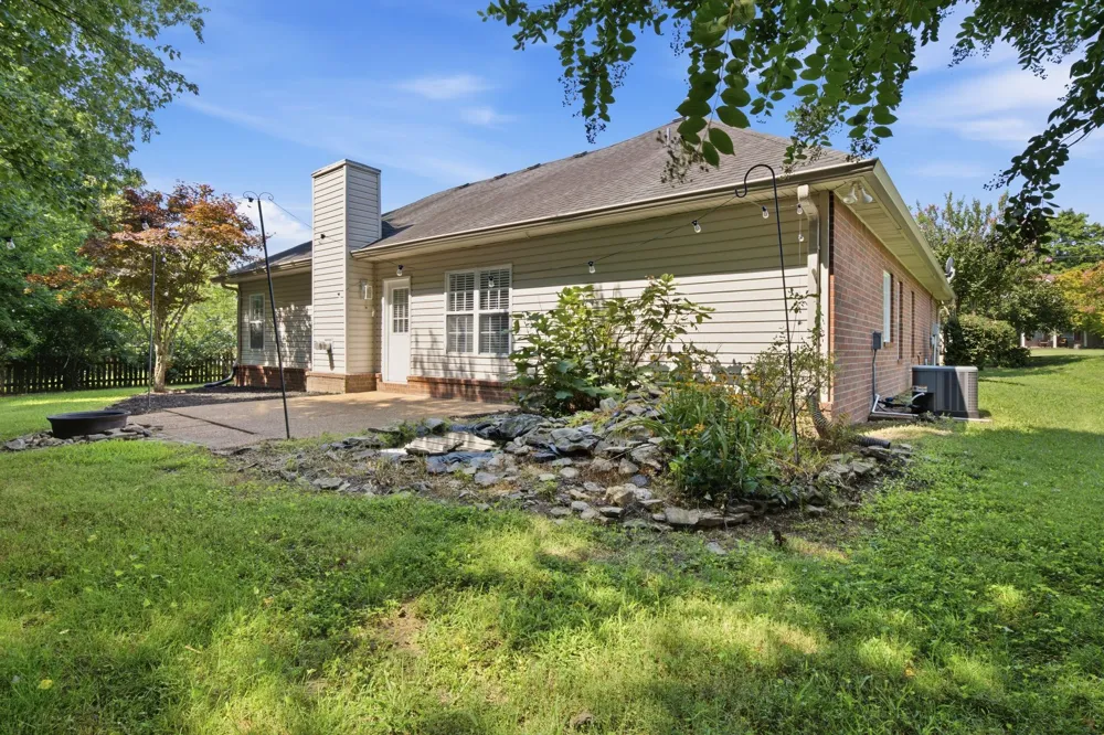 2646 Churchill Dr Thompsons Station, TN 37179