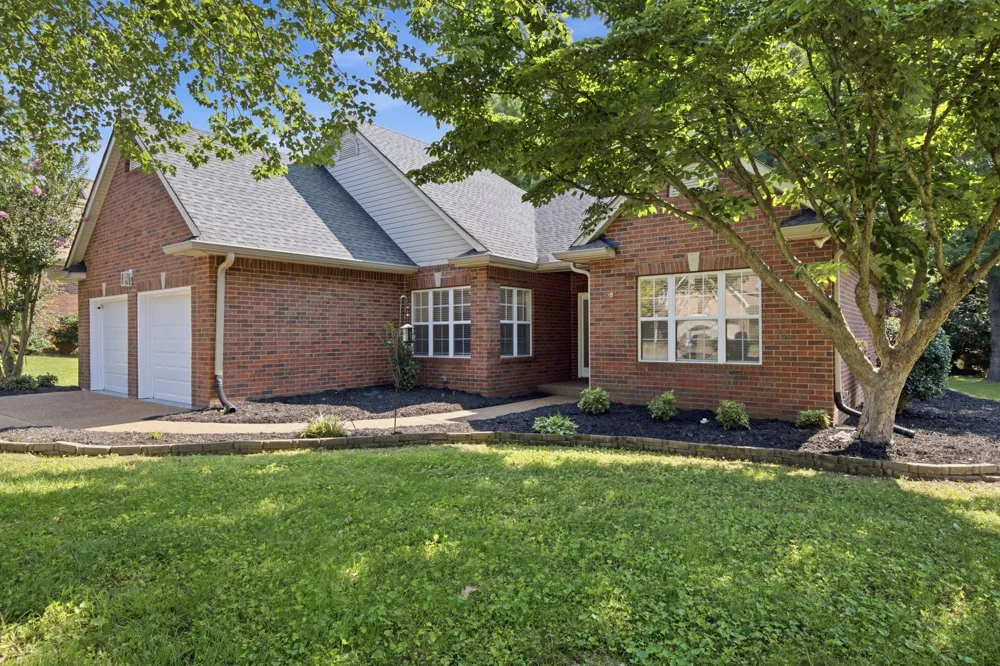 2646 Churchill Dr Thompsons Station, TN 37179