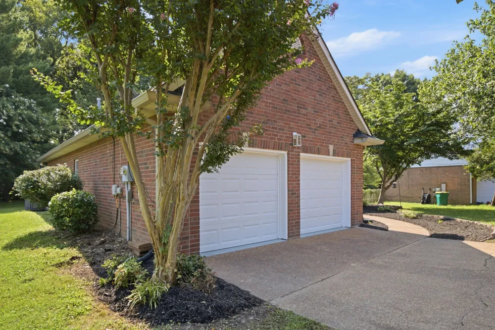 2646 Churchill Dr Thompsons Station, TN 37179