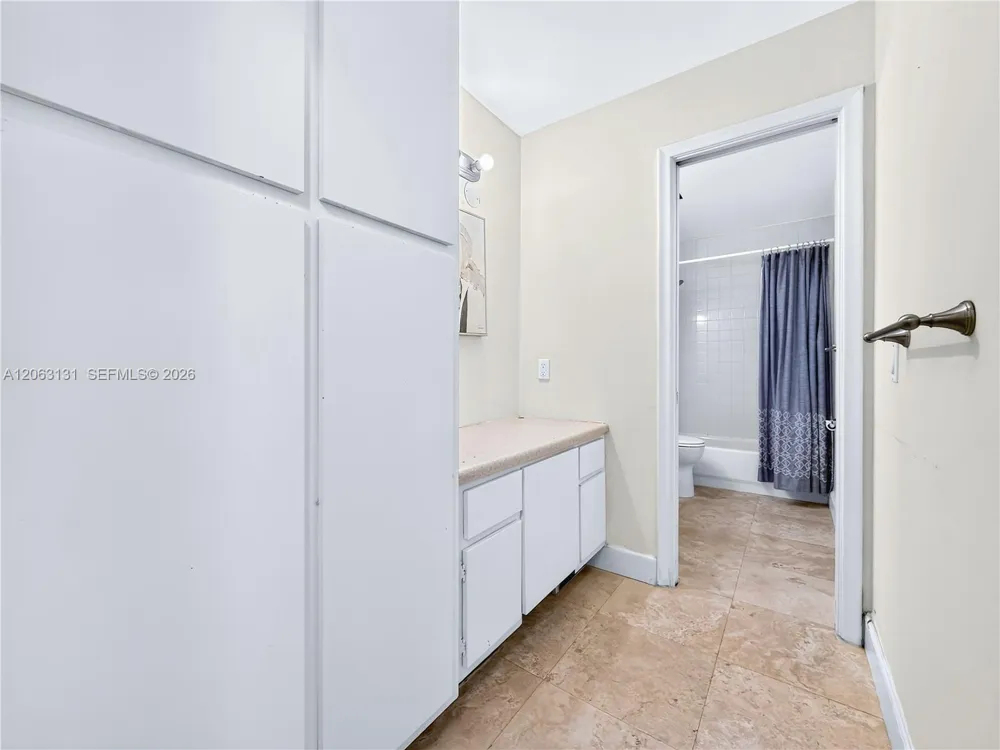 3037 NE 13th Ave Oakland Park, FL 33334