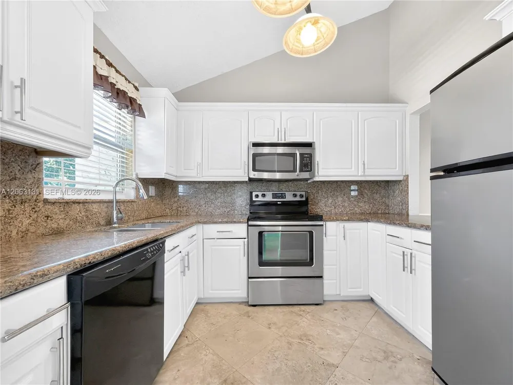 3037 NE 13th Ave Oakland Park, FL 33334