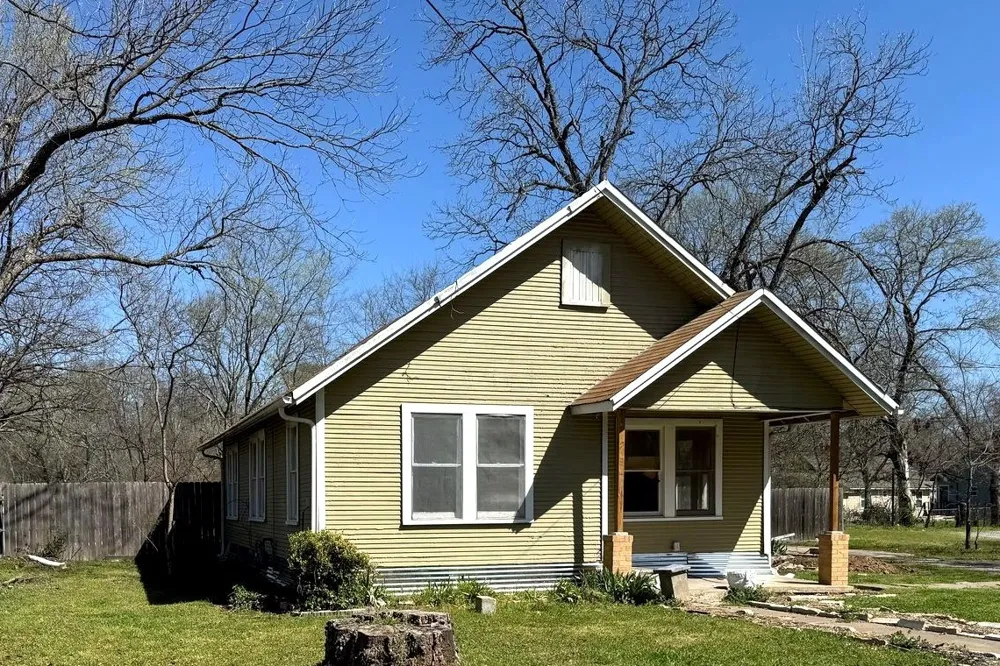 620 W 12th Street Bonham, TX 75418