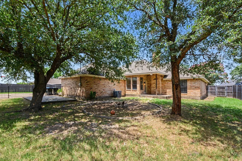 2404 Christi Lane Caddo Mills, TX 75135