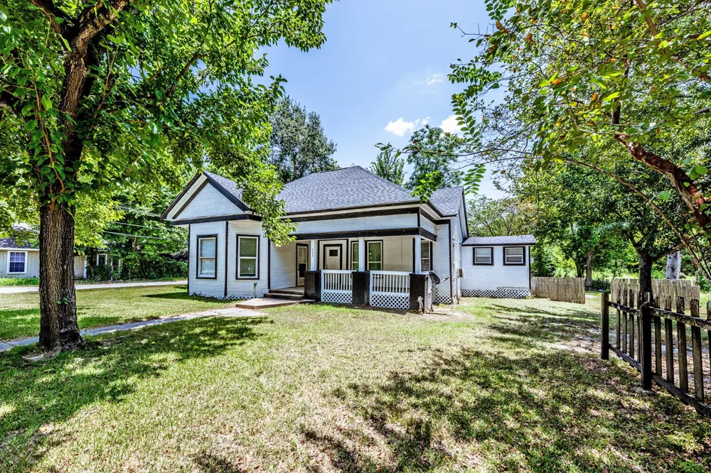 522 E Morris Street Madisonville, TX 77864