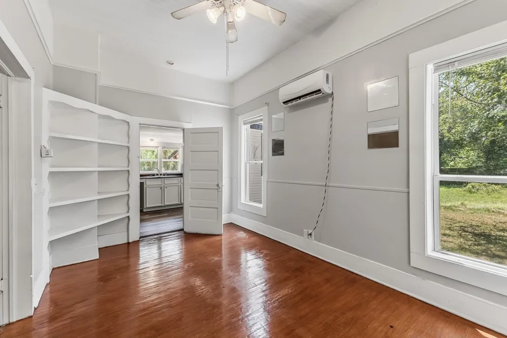 522 E Morris Street Madisonville, TX 77864