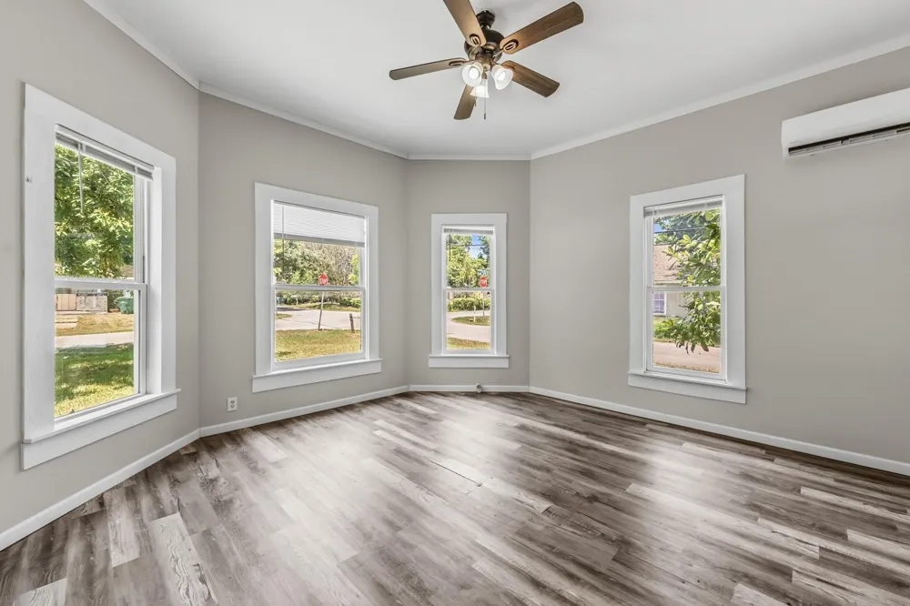 522 E Morris Street Madisonville, TX 77864