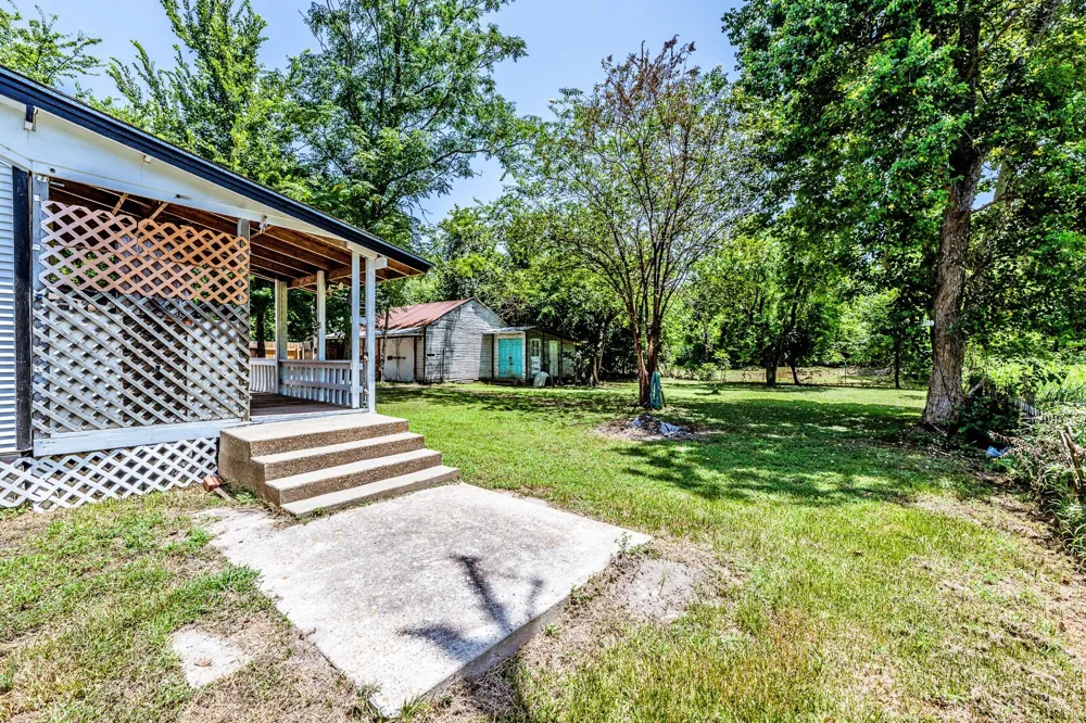 522 E Morris Street Madisonville, TX 77864
