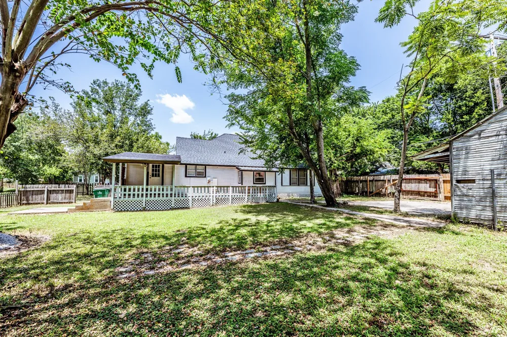 522 E Morris Street Madisonville, TX 77864