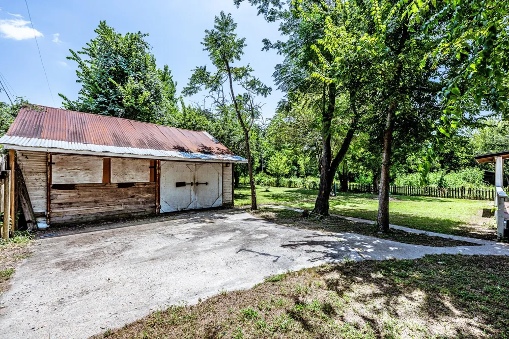 522 E Morris Street Madisonville, TX 77864