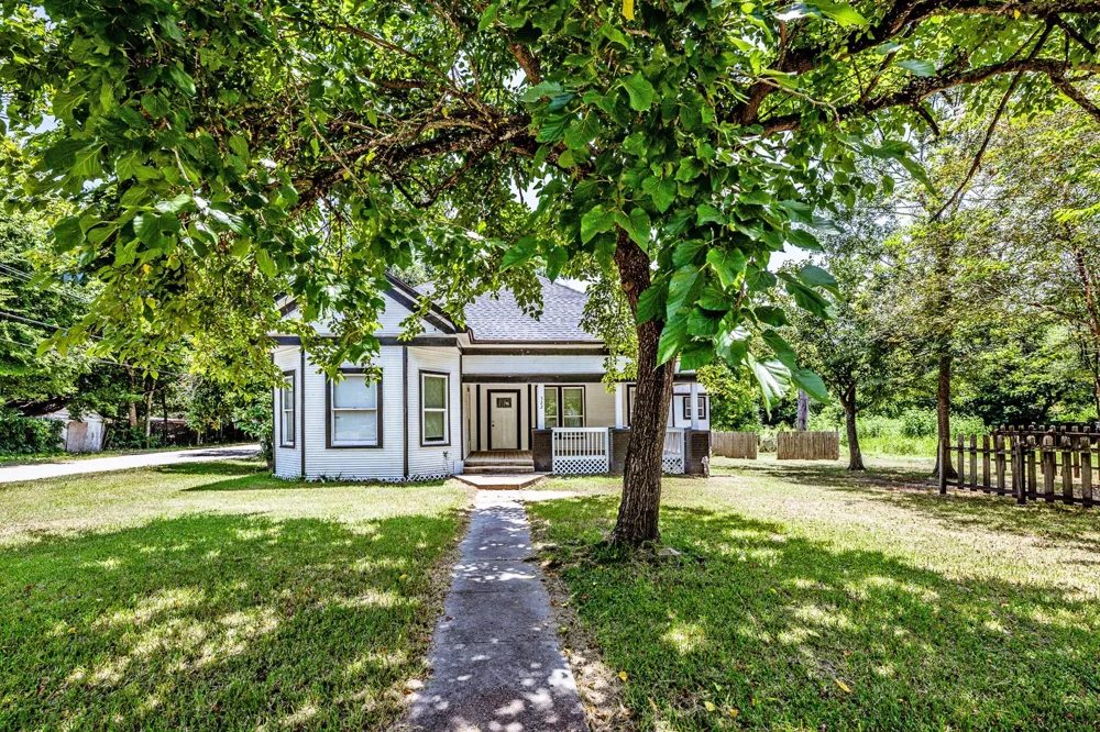 522 E Morris Street Madisonville, TX 77864