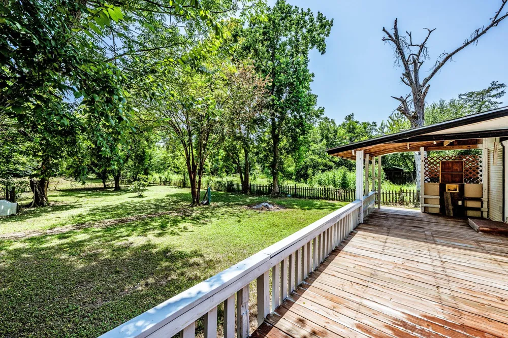 522 E Morris Street Madisonville, TX 77864