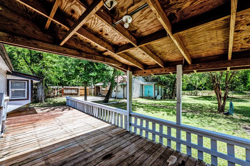 522 E Morris Street Madisonville, TX 77864