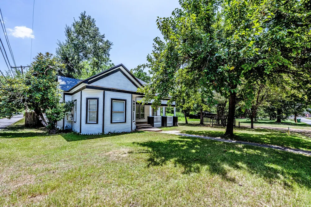 522 E Morris Street Madisonville, TX 77864