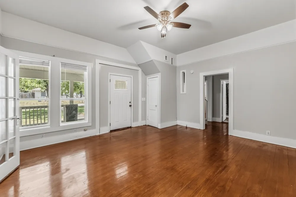 522 E Morris Street Madisonville, TX 77864