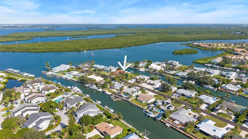 272 Bermuda Beach Drive Hutchinson Island, FL 34949