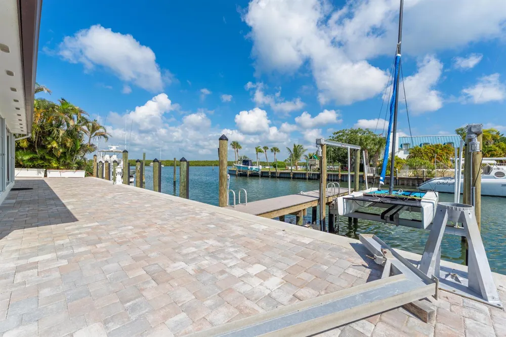 272 Bermuda Beach Drive Hutchinson Island, FL 34949
