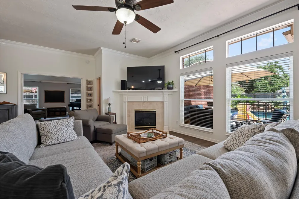 803 Hackberry Lane Friendswood, TX 77546