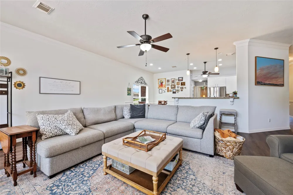 803 Hackberry Lane Friendswood, TX 77546
