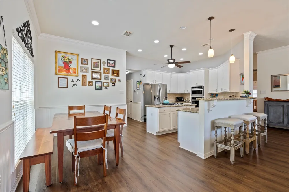 803 Hackberry Lane Friendswood, TX 77546