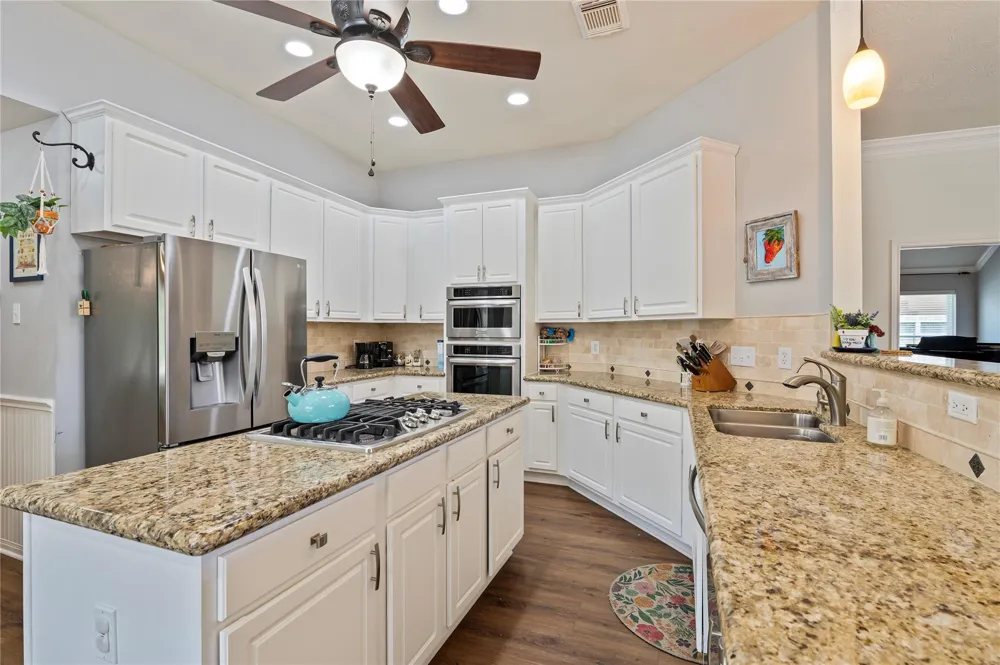 803 Hackberry Lane Friendswood, TX 77546