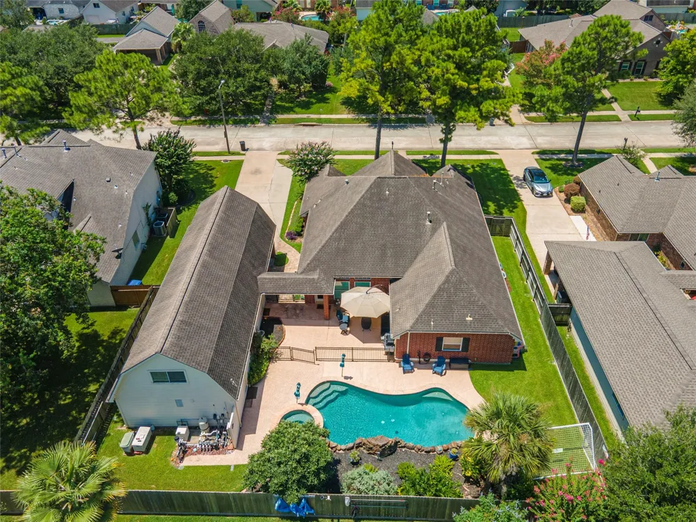 803 Hackberry Lane Friendswood, TX 77546
