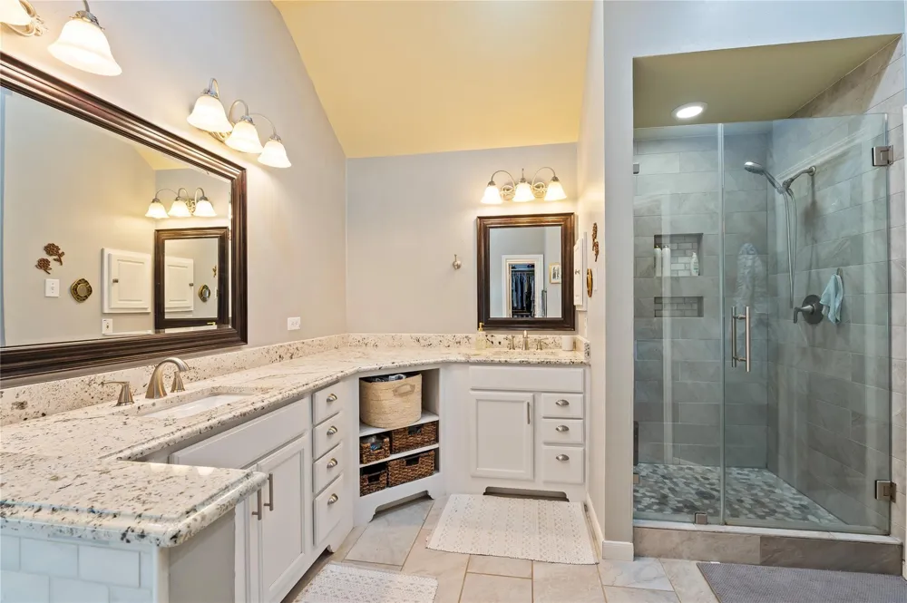 803 Hackberry Lane Friendswood, TX 77546