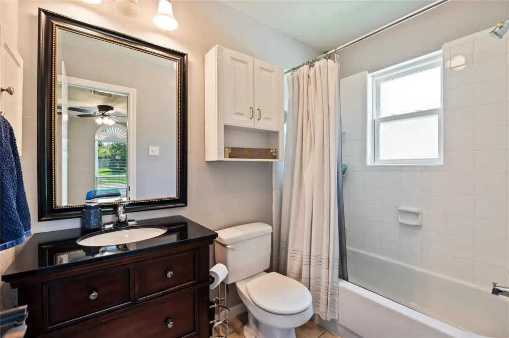 803 Hackberry Lane Friendswood, TX 77546