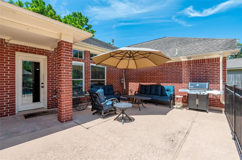 803 Hackberry Lane Friendswood, TX 77546