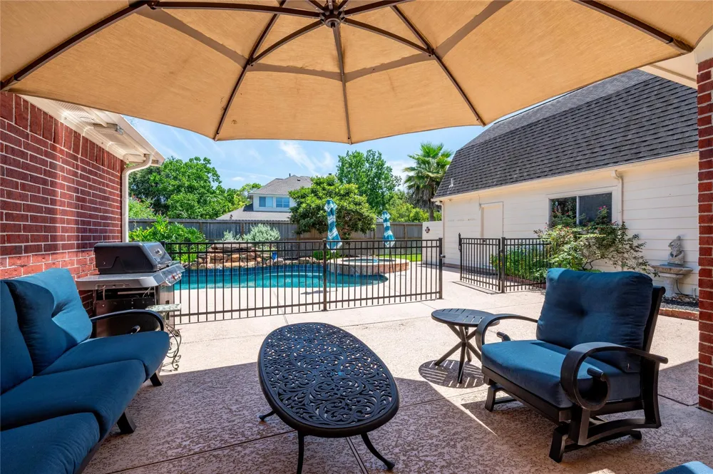 803 Hackberry Lane Friendswood, TX 77546