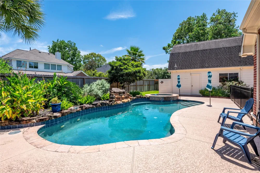 803 Hackberry Lane Friendswood, TX 77546