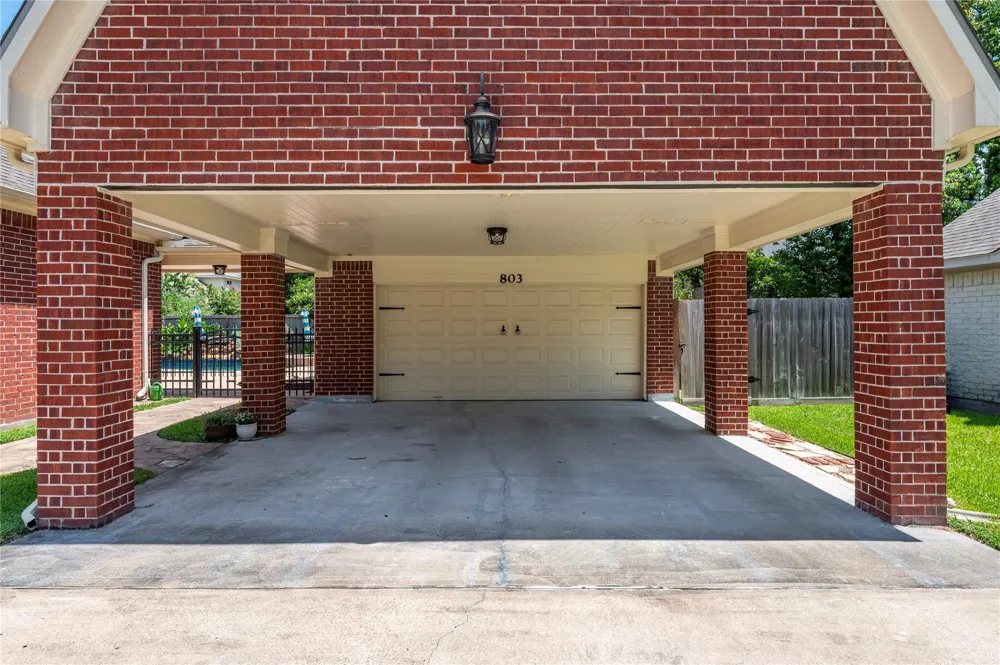 803 Hackberry Lane Friendswood, TX 77546