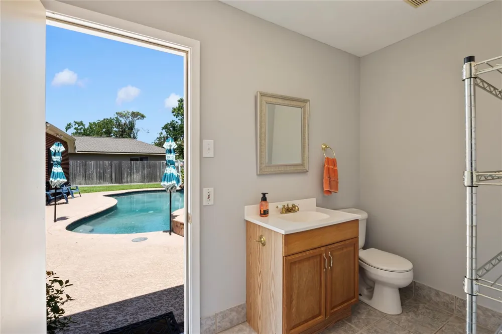 803 Hackberry Lane Friendswood, TX 77546