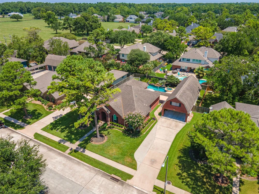 803 Hackberry Lane Friendswood, TX 77546