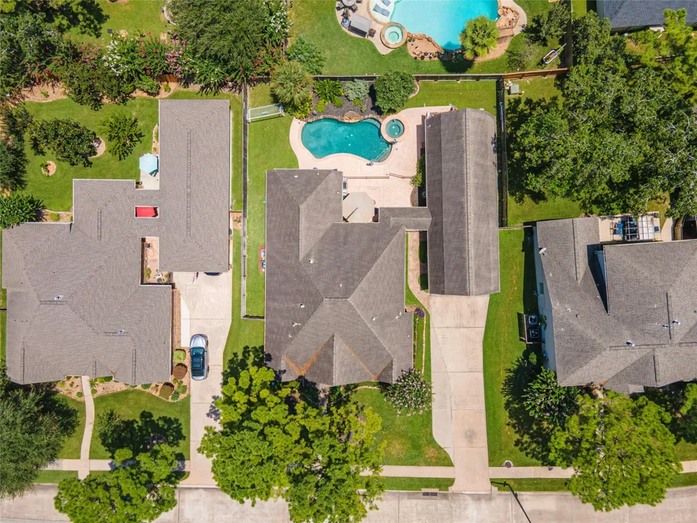 803 Hackberry Lane Friendswood, TX 77546