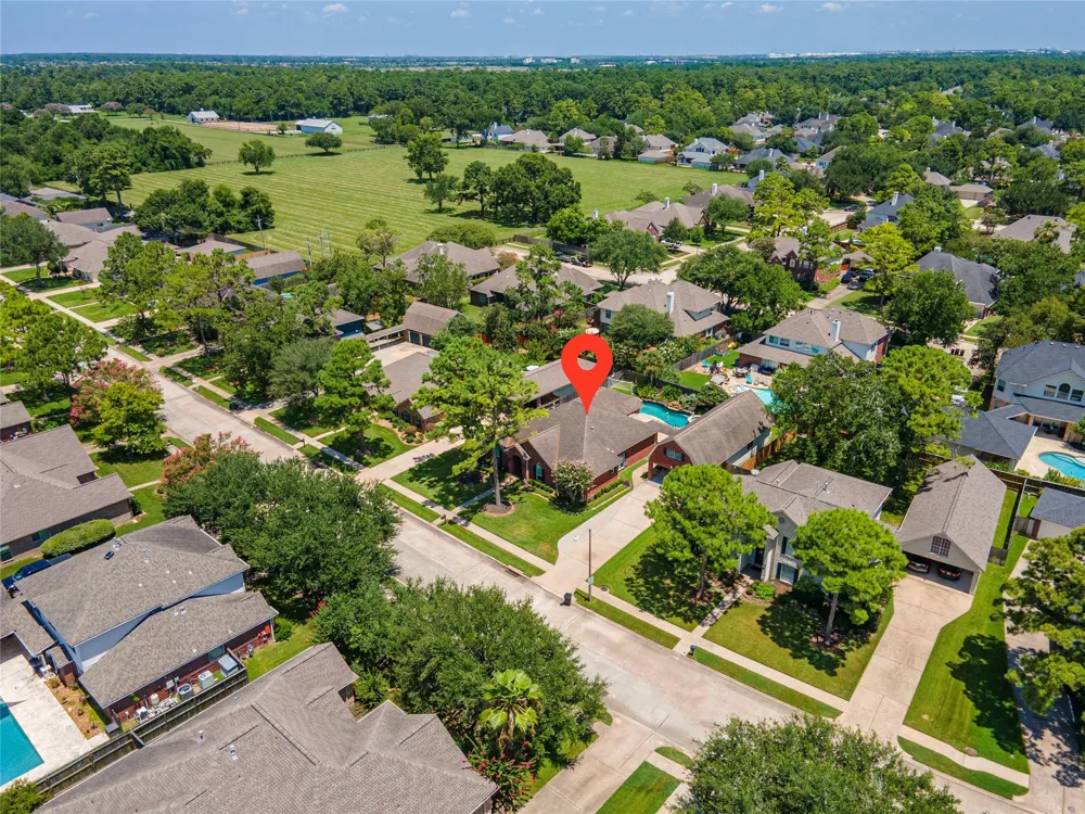 803 Hackberry Lane Friendswood, TX 77546